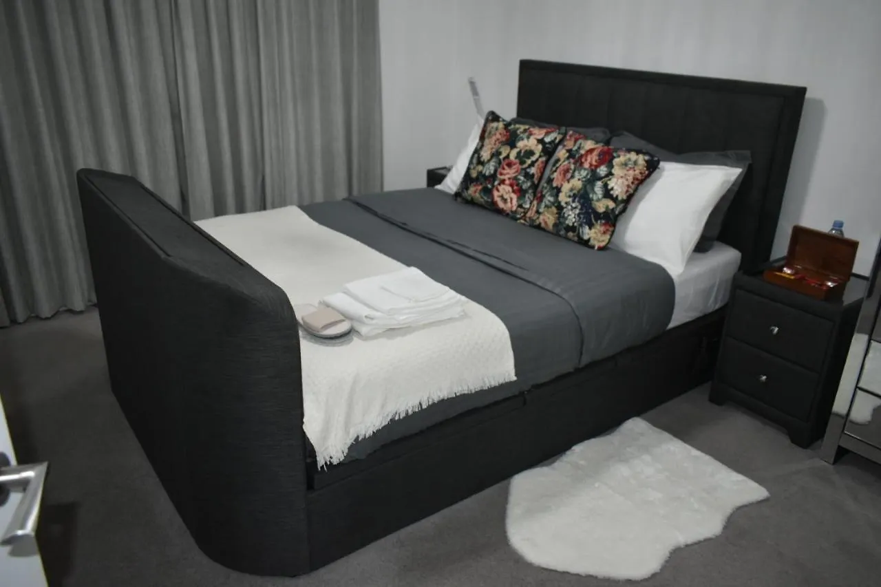 A Private En-Suite Bedroom In Bromley-By-Bow London Homestay