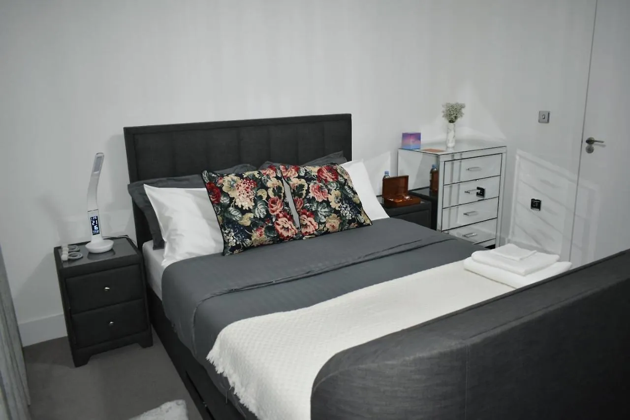 Homestay A Private En-Suite Bedroom In Bromley-By-Bow London
