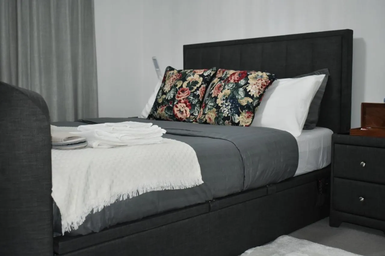 A Private En-Suite Bedroom In Bromley-By-Bow London