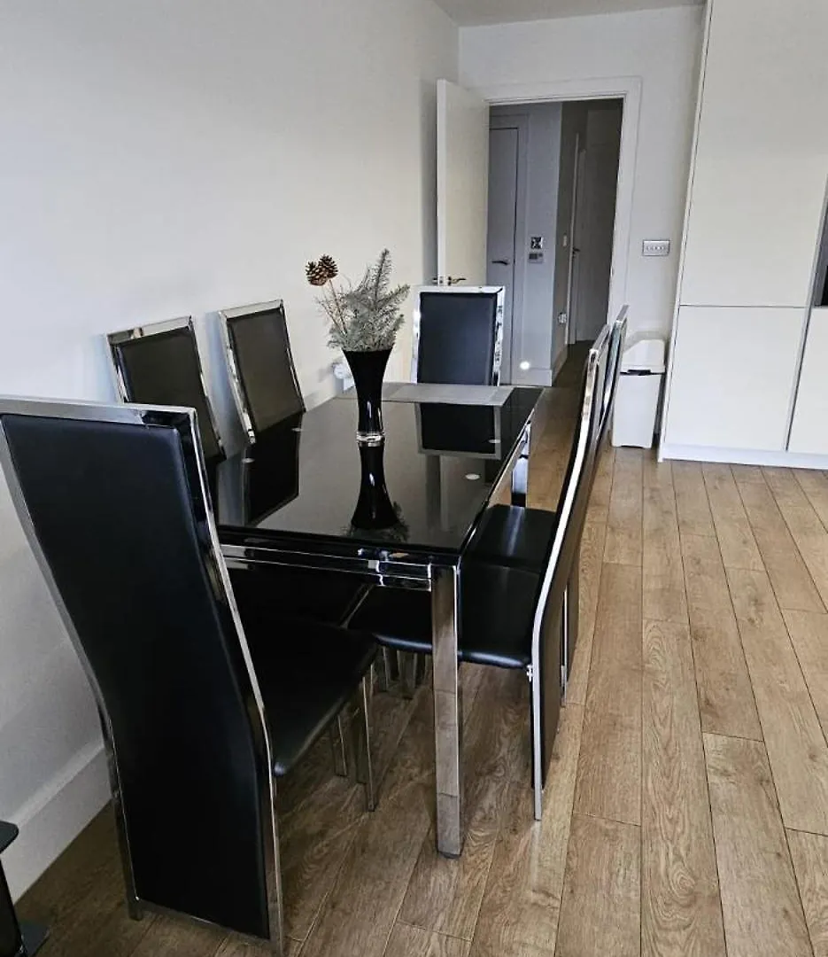 A Private En-Suite Bedroom In Bromley-By-Bow London 0*,