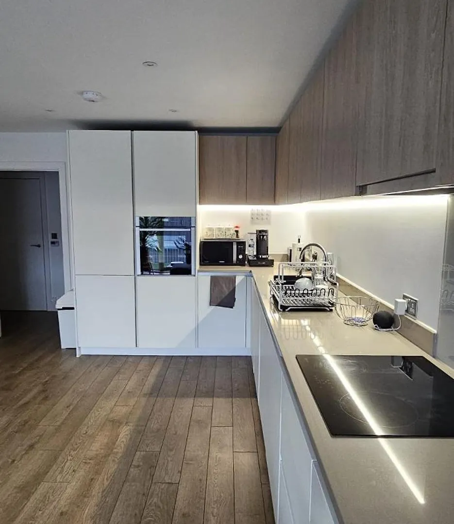 A Private En-Suite Bedroom In Bromley-By-Bow London Homestay
