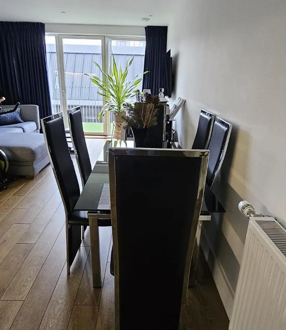 Homestay A Private En-Suite Bedroom In Bromley-By-Bow London